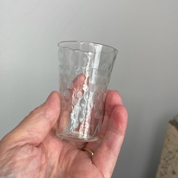 Set of four etched grapevines cordial glasses - Picture 4 of 8